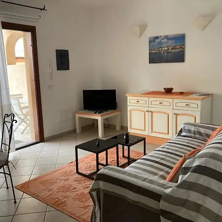 Ampio E Pregevole Bilocale Con Giardino Privato A 200 Mt Dalla *